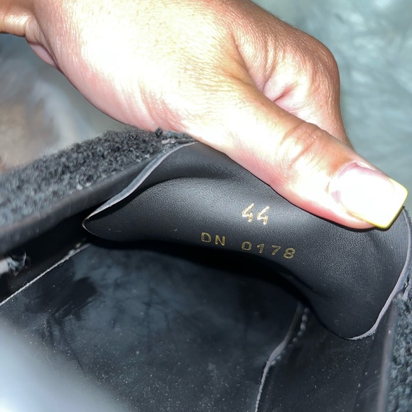 MEN’s GIVENCHY SNEAKERS - Picture 4 of 9